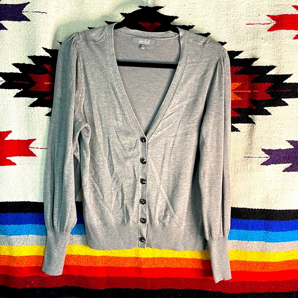 Wide cuff thin gray 6-button cardigan sweater